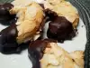 Бадемови сладки с черен шоколад
