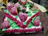 Keks torta sa dekoracijom od čokoladnih jagoda