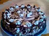 Бисквитена торта със сметана, целувки и шоколад