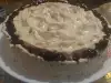 Бисквитена торта с карамелено-белтъчен крем