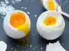 Можно ли и как варить яйца в микроволновке?