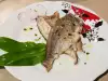 Бяла риба на скара със сос от див чесън