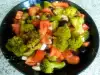 Шарена салатка с броколи и домати