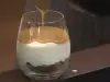 Чийзкейк в чаша със солен карамел
