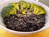 Schwarzer Reis mit Brokkoli auf Asiatische Art