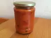 Печени червени чушки с доматен сос в буркани