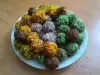 Бисквитени топчета с какао и цветни кокосови стърготини