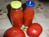 Стерилизиран доматен сок в бутилки
