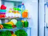 ¿Por qué el frigorífico congela los alimentos y hace ruido?