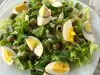 Зелена салата с яйца, аншоа и маслини