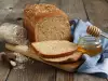 Хляб с мед и ядки