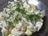 Картофена салата с кисели краставички и праз