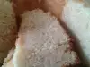 Сочен кекс със сладко от праскови