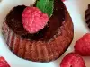 Keto Schokoladen Cupcakes mit Himbeeren