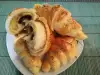 Mekane kiflice sa orasima i suvim grožđem mešene u mini pekari