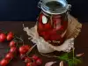 Tomates cherry encurtidos con eneldo y ajo