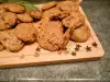 Коледни бисквити с шоколадови парченца