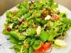Gesunder Salat mit Hanfsamen
