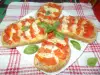 Crostini de tomate y mozzarella