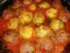 Кюфтенца с картофки и доматен сос на фурна