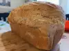 Spelt brood met zaden en honing