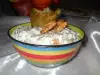 Молочный салат с солеными огурцами и грецкими орехами