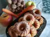 Köstliche Muffins mit Äpfeln und Karotten