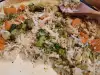 Вкусен ориз с пилешки гърди и броколи