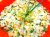 Шарена оризова салата с тиквички, царевица и тученица