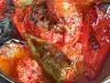 Paprike punjene paradajzom i mlevenim mesom u rerni