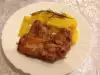 Пилешки пържоли с гарнитура от ароматни картофи
