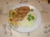 Пилешки пържолки със сос и картофено пюре