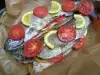 Печена пъстърва с лимон и домати