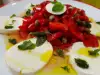 Salat aus gerösteter Paprika, Mozzarella und Kapern