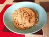 Espaguetis con pesto de tomate casero