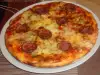 Пица с колбас и моцарела