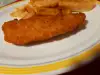 Панированное куриное филе на сковороде