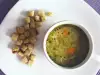 Пилешка супа със спанак и крутони