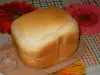 Пухкав бял хляб в хлебопекарна
