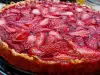 Klassischer Erdbeer Pie mit frischen Erdbeeren