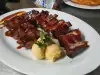 Свиные ребра с соусом барбекю и картофельным пюре
