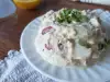 Яйчена салата с риба тон, краставица и майонеза