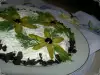 Млечна салата с кисели краставички и маслини