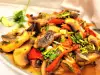 Warmer veganer Salat mit Pilzen und Lauch