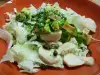Свежа салата с гулия, китайско зеле и авокадо
