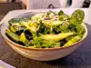 Salat mit Grünkohl, Spinat und Avocado