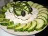 Салат из творога с грецкими орехами и свежими огурцами