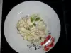 Макаронена салата с кренвирши и краставички