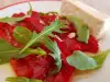 Salată de ardei roșii copți, cu rucola
