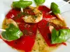 Salat mit Garnelen und gerösteter Paprika
